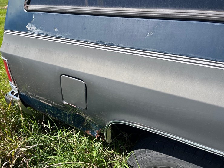 gmc-suburban-image-10