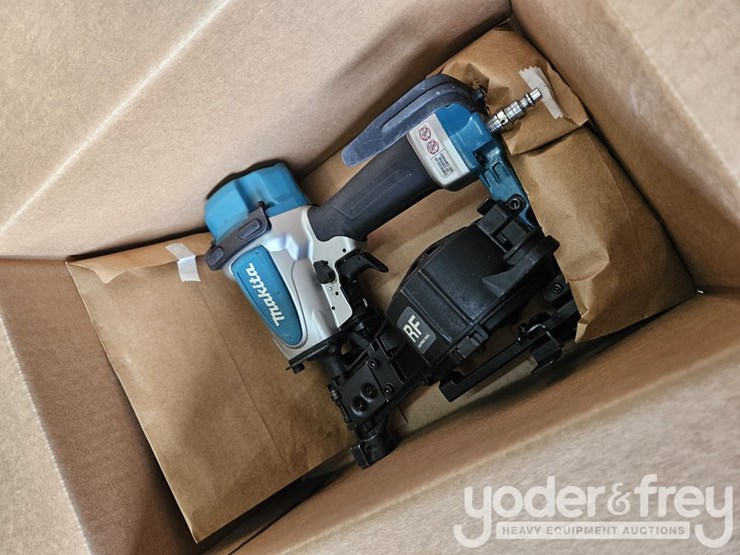 makita-1-3/4"-roofing-coil-pneumatic-nailer,-an454-(1yr-factory-warranty)-image-3
