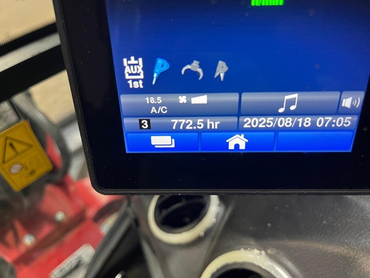 2023-takeuchi-tb335r-image-28