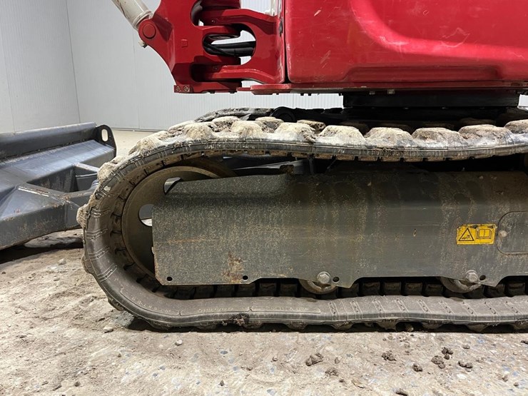 2023-takeuchi-tb335r-image-18