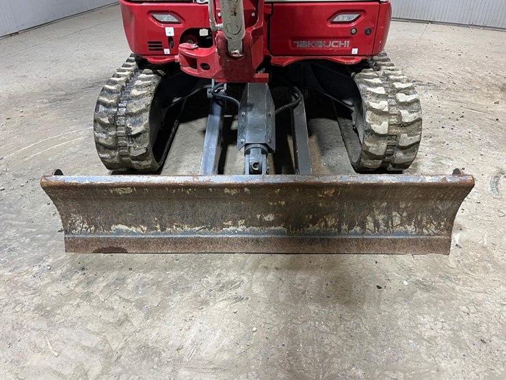 2023-takeuchi-tb335r-image-14