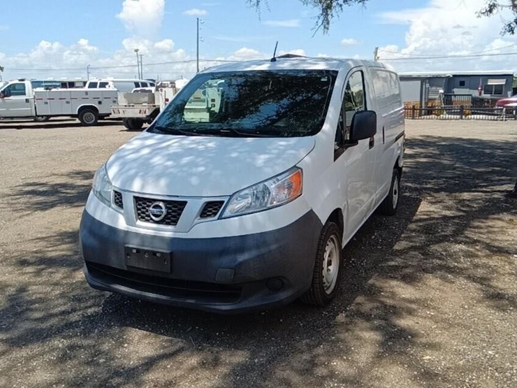 2015-nissan-nv200-image-3