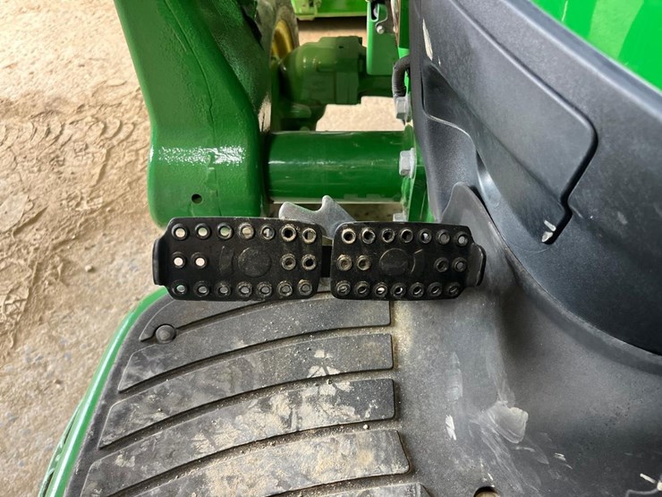 john-deere-3046r-image-22