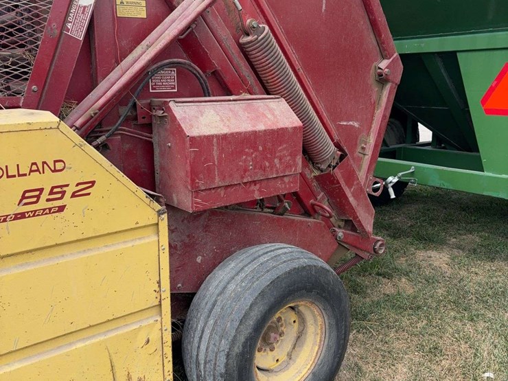new-holland-852-image-4