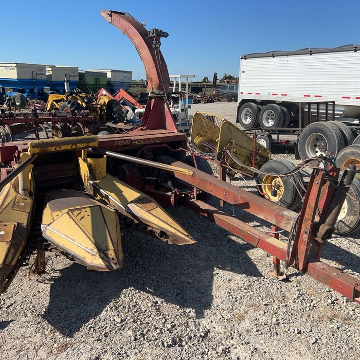NEW HOLLAND 890