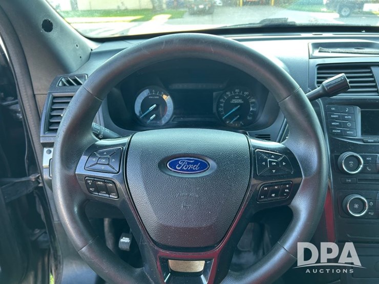2018-ford-explorer-image-28
