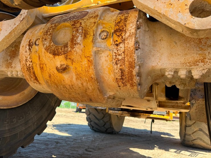2013-deere-824k-image-14