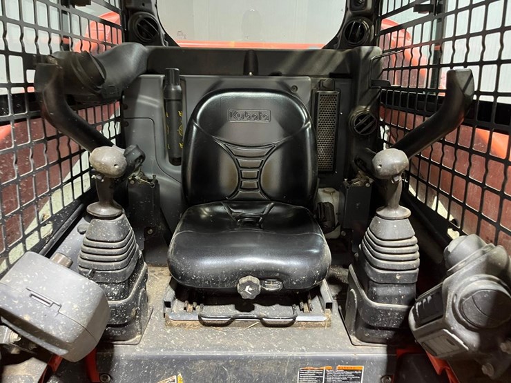 2022-kubota-ssv65-image-17