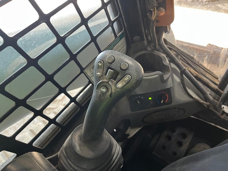 2015-bobcat-t770-image-34