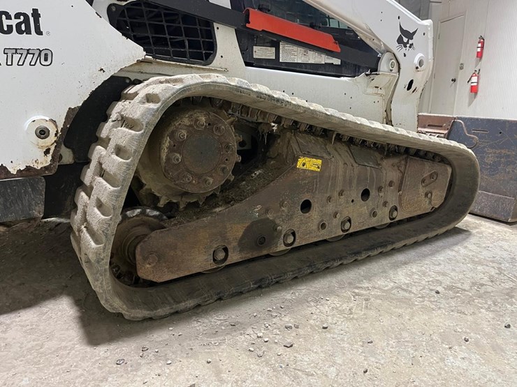 2015-bobcat-t770-image-17