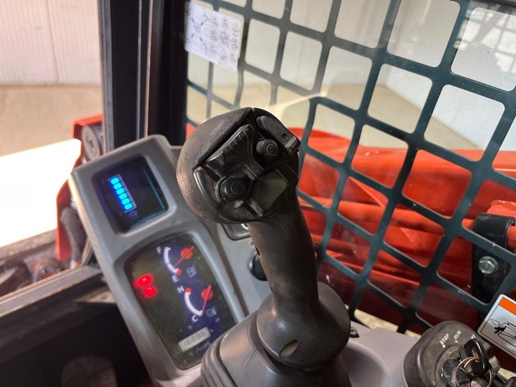 2022-kubota-svl97-2-image-36