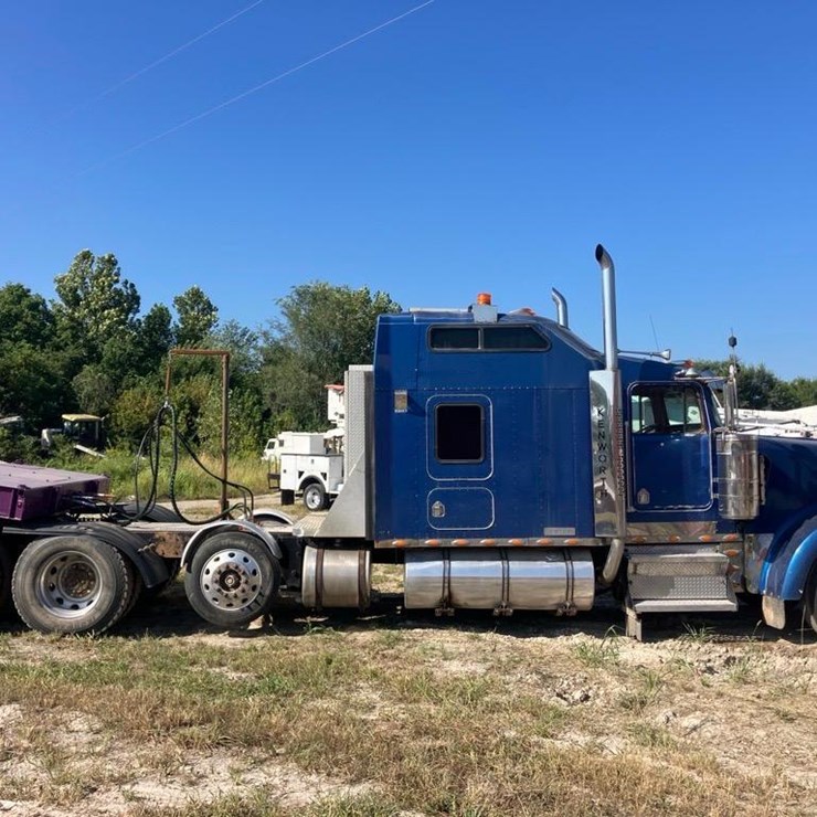 2000 KENWORTH W900