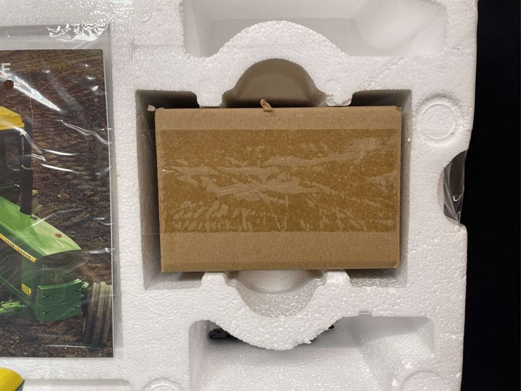 1/16-john-deere-wa-17-prestige-nib-ertl-image-4