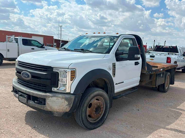2019-ford-f550-image-1