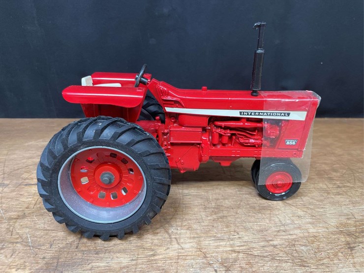 1/16-ih-856-1996-sfts-nib-ertl-image-9