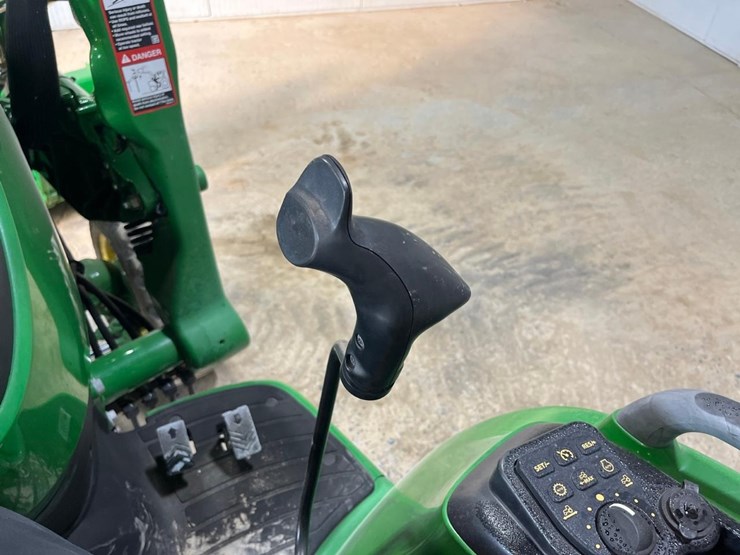 john-deere-3046r-image-26