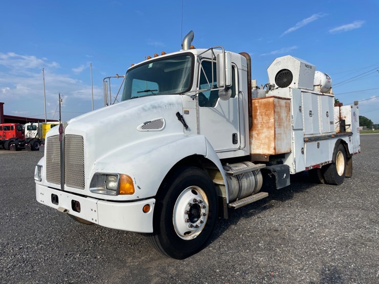 2008-kenworth-t300-image-1