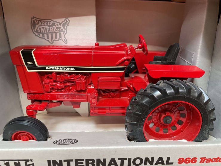 1/16-ih-966-special-edition-nib-ertl-image-2