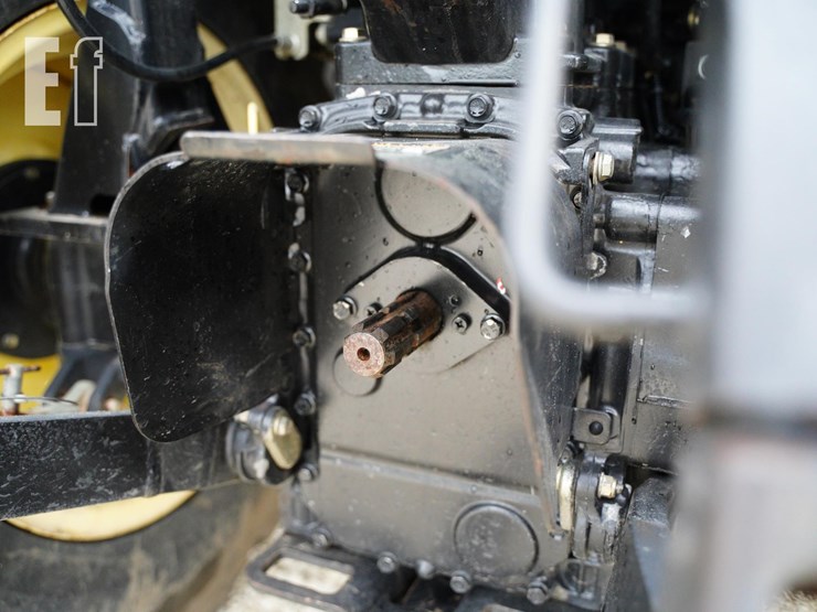 2007-john-deere-3320-image-31