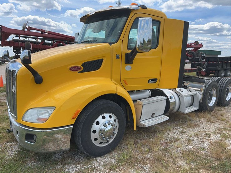2016-peterbilt-579-image-2