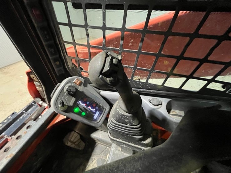 2022-kubota-ssv65-image-21