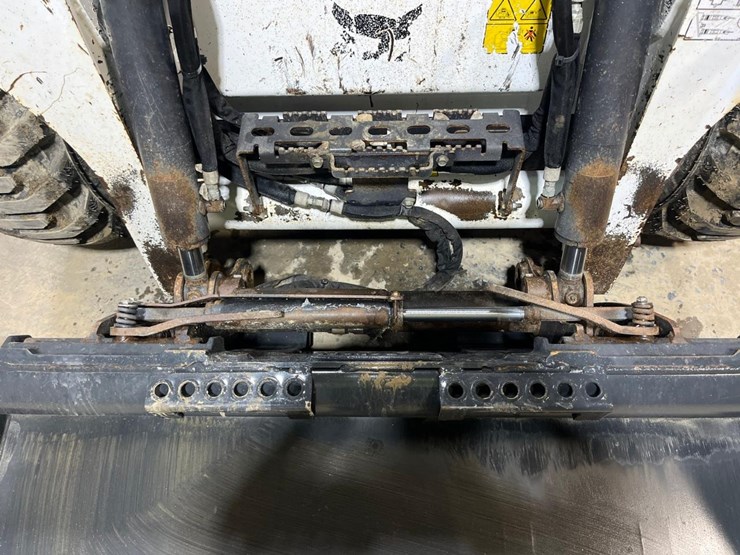 2022-bobcat-s590-image-10