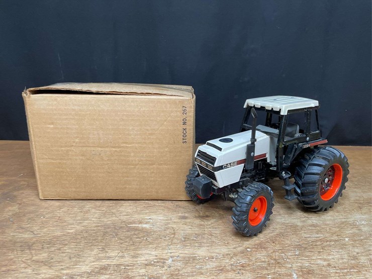 1/16-case-3294-collector-nib-ertl-image-1