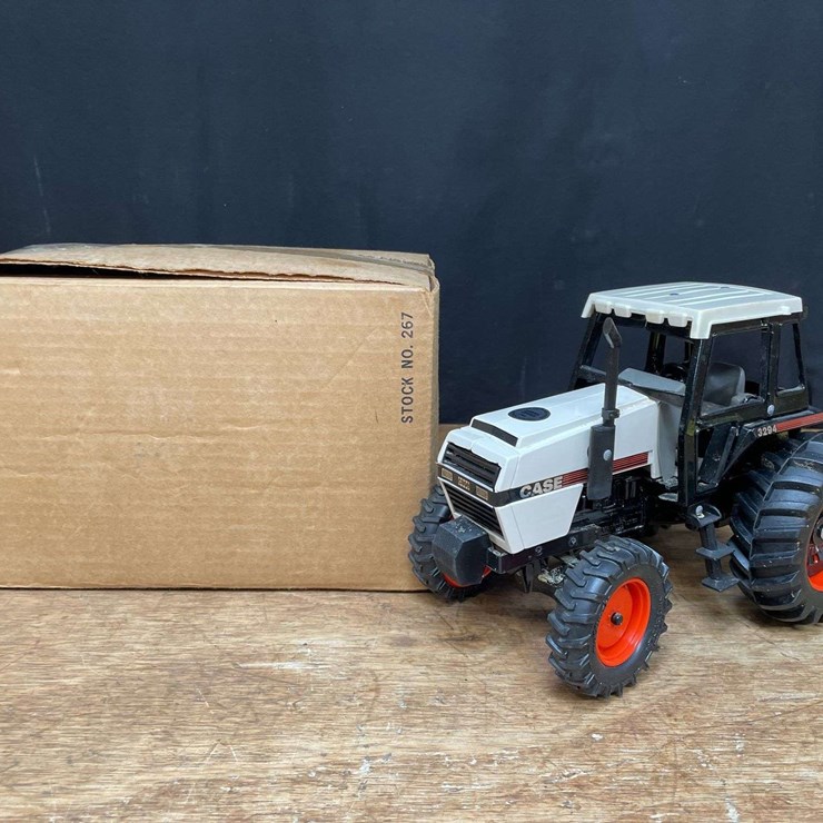 1/16 Case 3294 Collector NIB Ertl