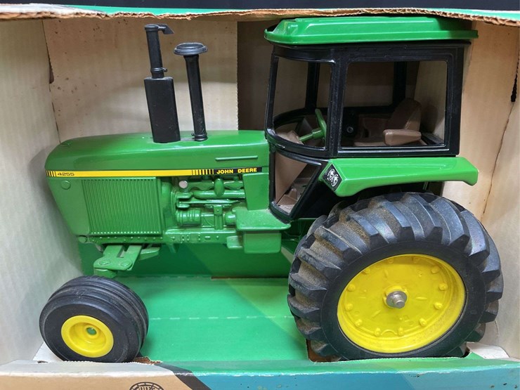 1/16-john-deere-4255-nib-ertl-image-2