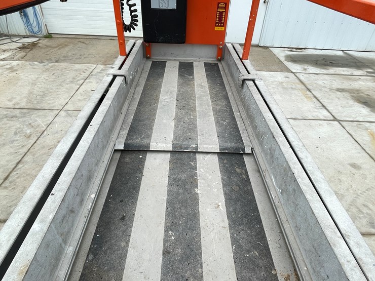 jlg-2630es-image-25