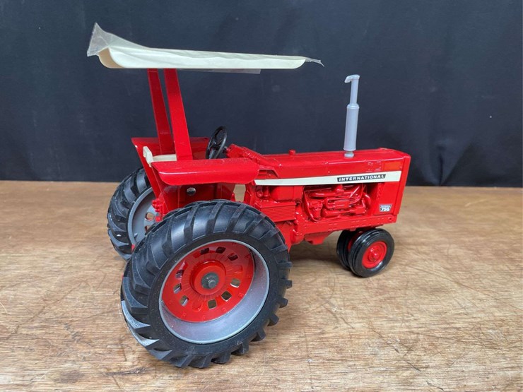 1/16-ih-756-1996-farm-show-nib-ertl-image-8