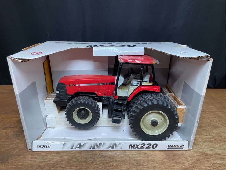 1/16-case-ih-magnum-mx220-nib-ertl-image-1