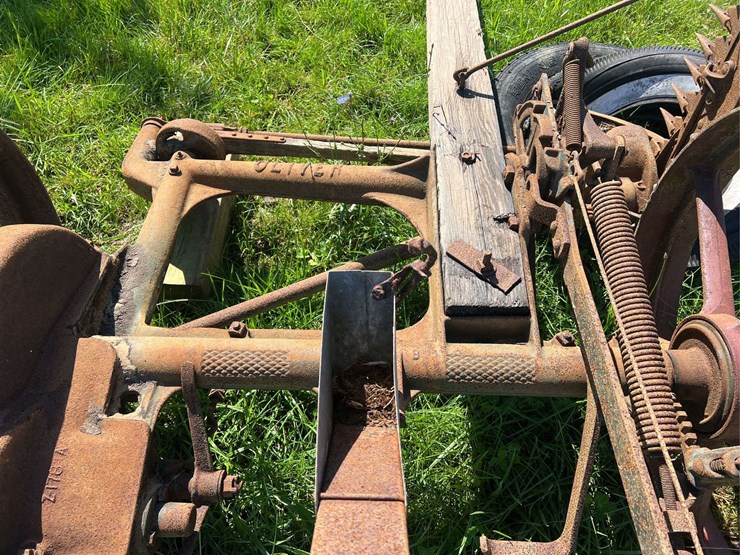 oliver-horse-drawn-sickle-mower-image-16
