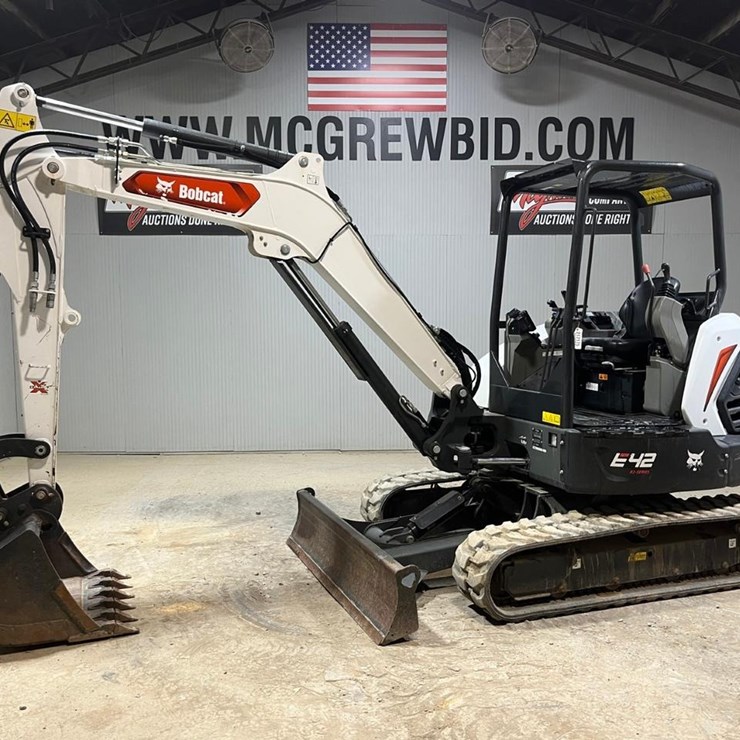 2022 BOBCAT E42