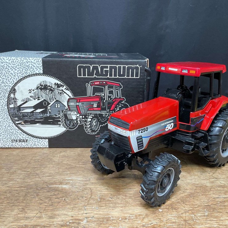 1/16 Case-IH Magnum 7250 Mark 50 NIB Ertl
