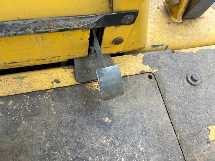 new-holland-d70-crawler-dozer-image-27
