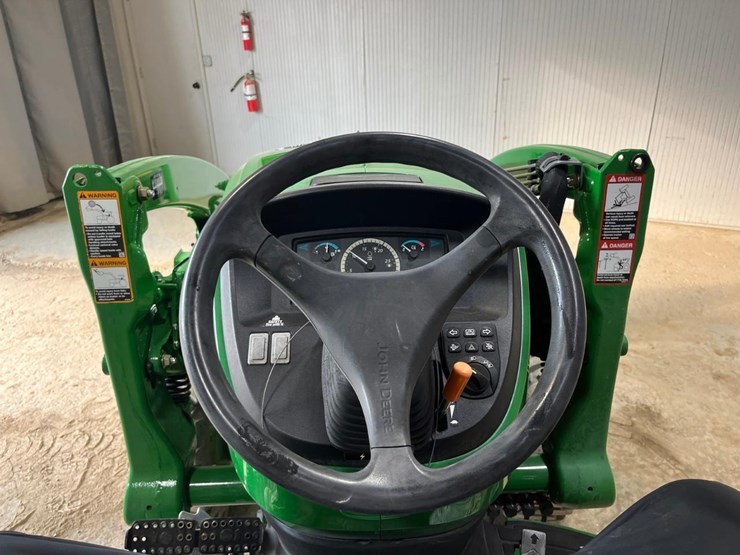 john-deere-3046r-image-21