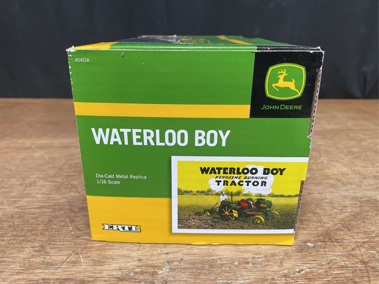 1/16-john-deere-waterloo-boy-museum-nib-ertl-image-5
