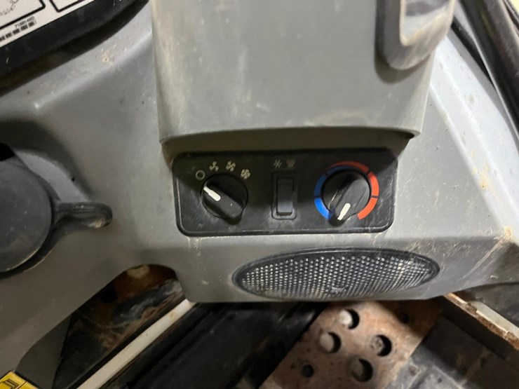 2021-bobcat-t595-image-26