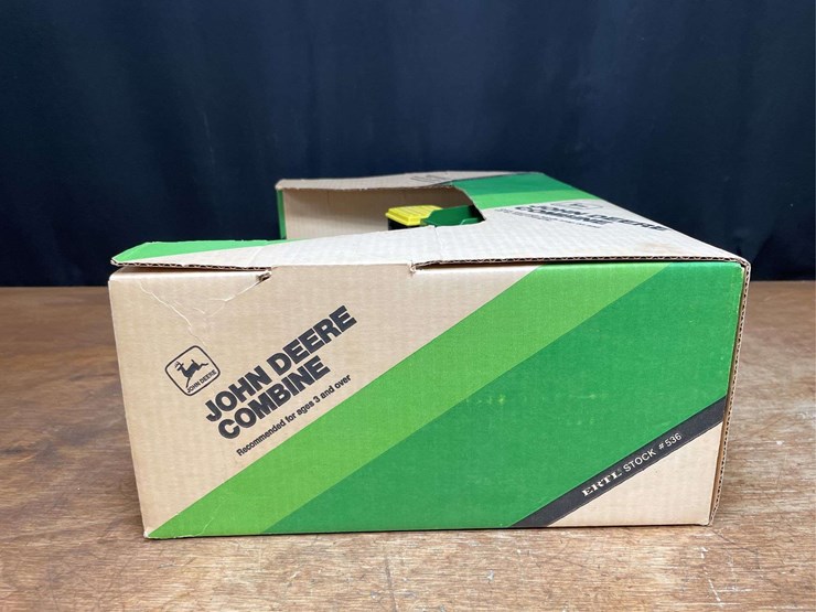 1/24-john-deere-titan-combine-nib-ertl-image-5