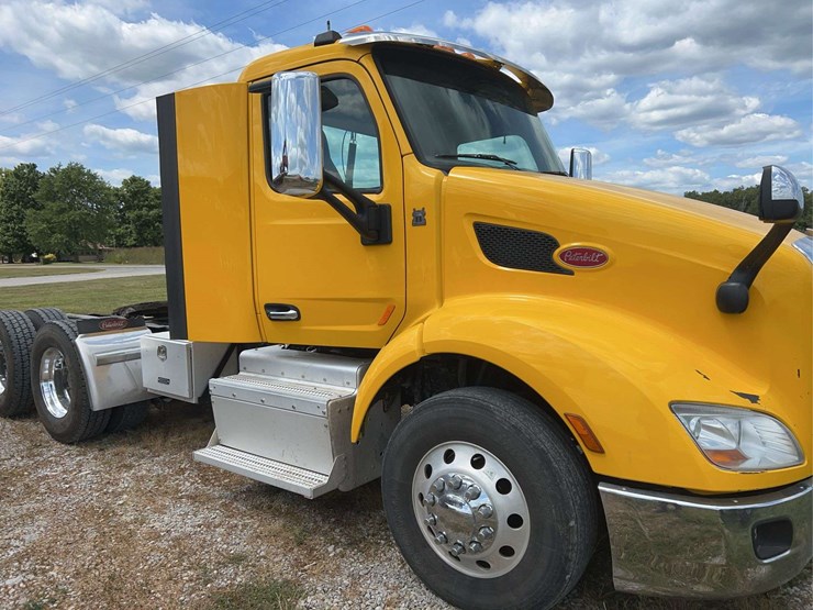 2016-peterbilt-579-image-5