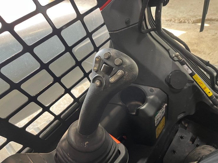 2022-bobcat-t76-image-30
