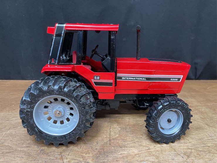 1/16-ih-5288-1984-special-edition-nib-ertl-image-9