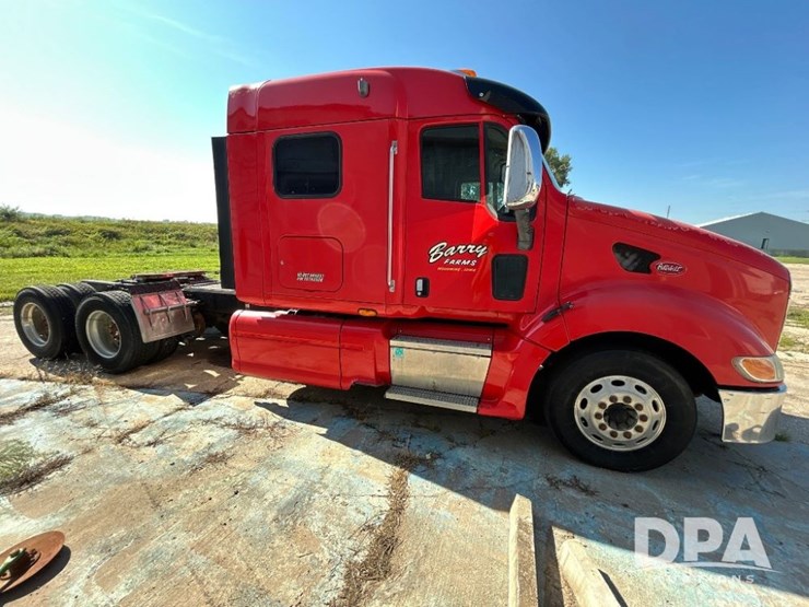2007-peterbilt-387-image-11