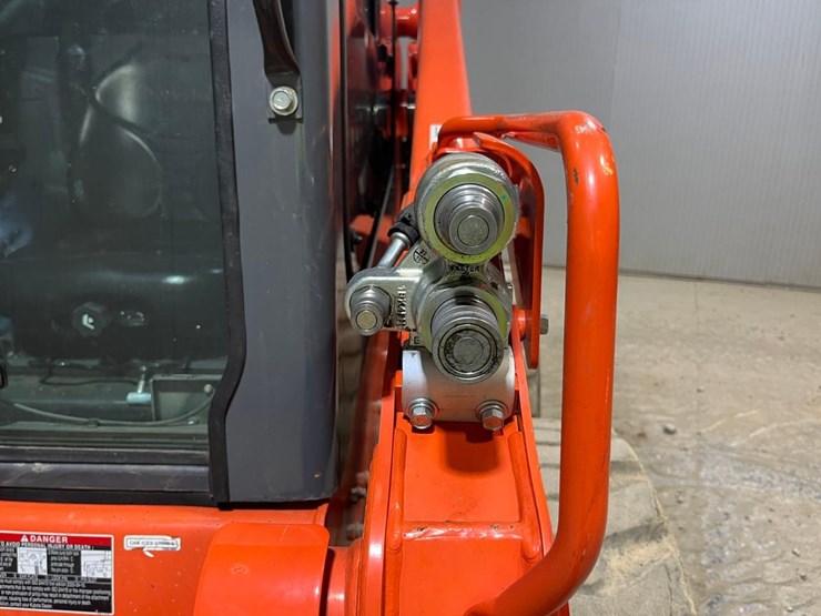 2023-kubota-ssv75-image-11