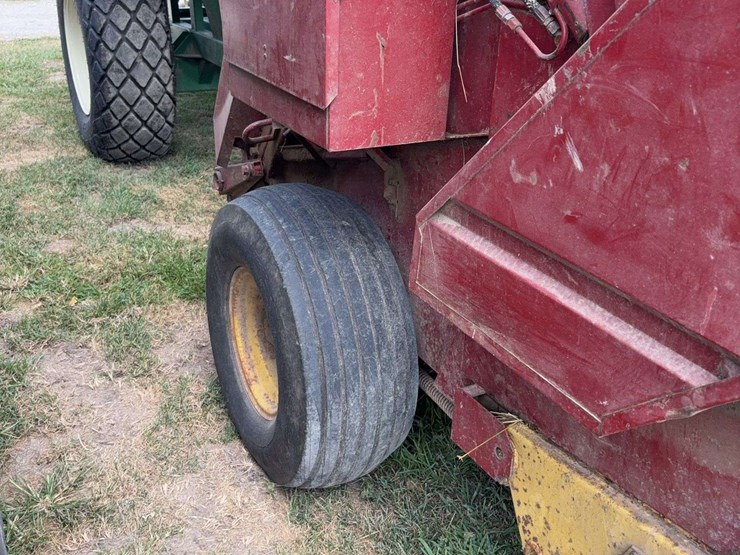 new-holland-852-image-14
