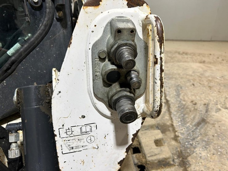 2016-bobcat-t550-image-11