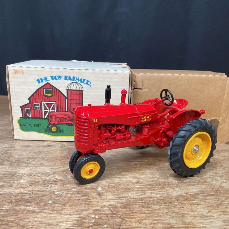 1/16 MH 33 1987 NFTS NIB Ertl