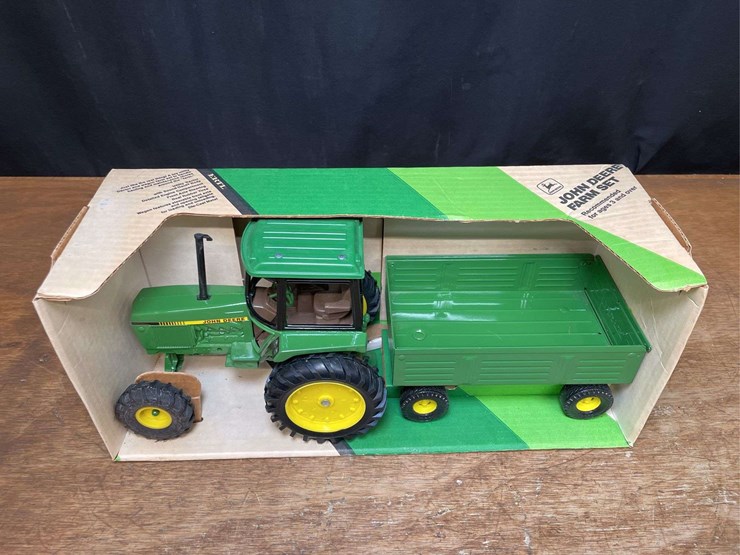 1/16-john-deere-2550-+-wagon-set-nib-ertl-image-4