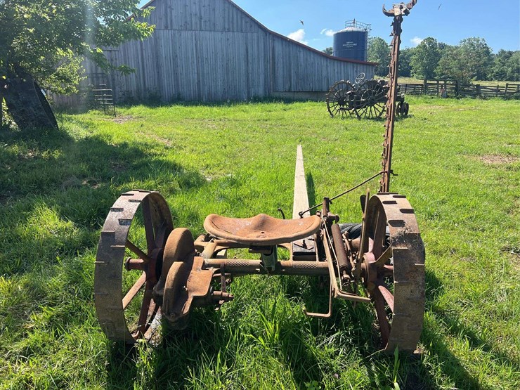 oliver-horse-drawn-sickle-mower-image-3